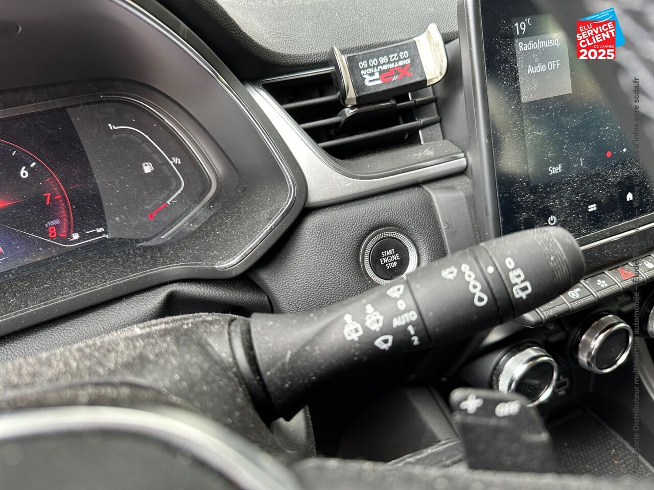 Véhicule d'occasion RENAULT CAPTUR 1.3 TCE MILD HYBRID 160CH TECHNO EDC CAMERA chez Opel Verdun