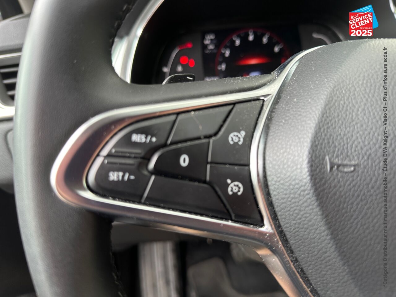 Véhicule d'occasion RENAULT CAPTUR 1.3 TCE MILD HYBRID 160CH TECHNO EDC CAMERA chez Opel Verdun