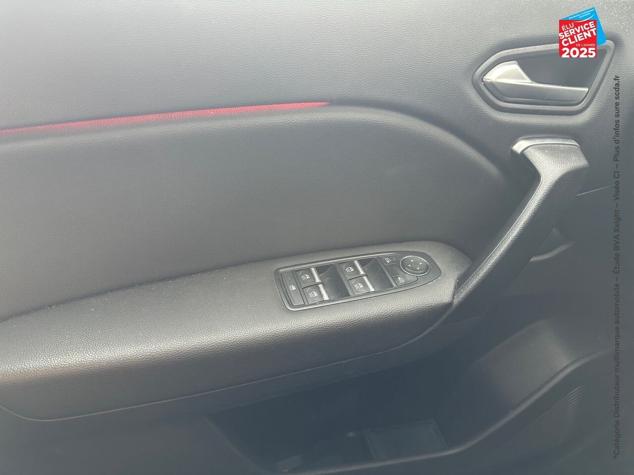 Véhicule d'occasion RENAULT CAPTUR 1.3 TCE MILD HYBRID 160CH TECHNO EDC CAMERA chez Opel Verdun