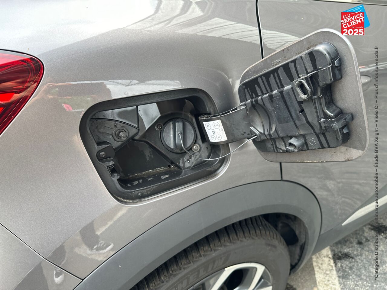 Véhicule d'occasion RENAULT CAPTUR 1.3 TCE MILD HYBRID 160CH TECHNO EDC CAMERA chez Opel Verdun