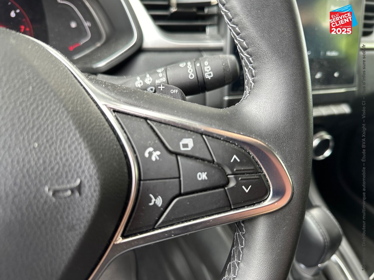 Véhicule d'occasion RENAULT CAPTUR 1.3 TCE MILD HYBRID 160CH TECHNO EDC CAMERA chez Opel Verdun