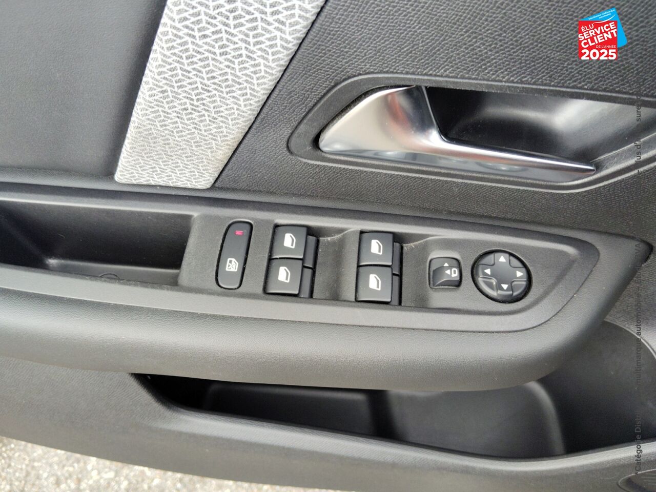 Véhicule d'occasion CITROEN C4 PURETECH 130CH SS SHINE EAT8 chez Dacia Belfort