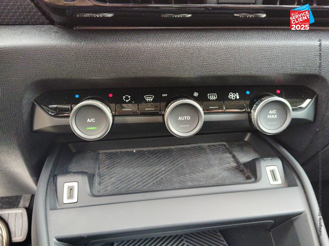 Véhicule d'occasion CITROEN C4 PURETECH 130CH SS SHINE EAT8 chez Dacia Belfort