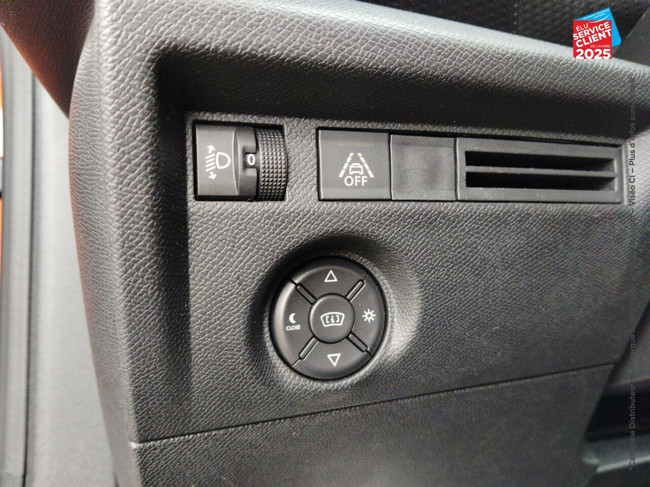 Véhicule d'occasion CITROEN C4 PURETECH 130CH SS SHINE EAT8 chez Dacia Belfort