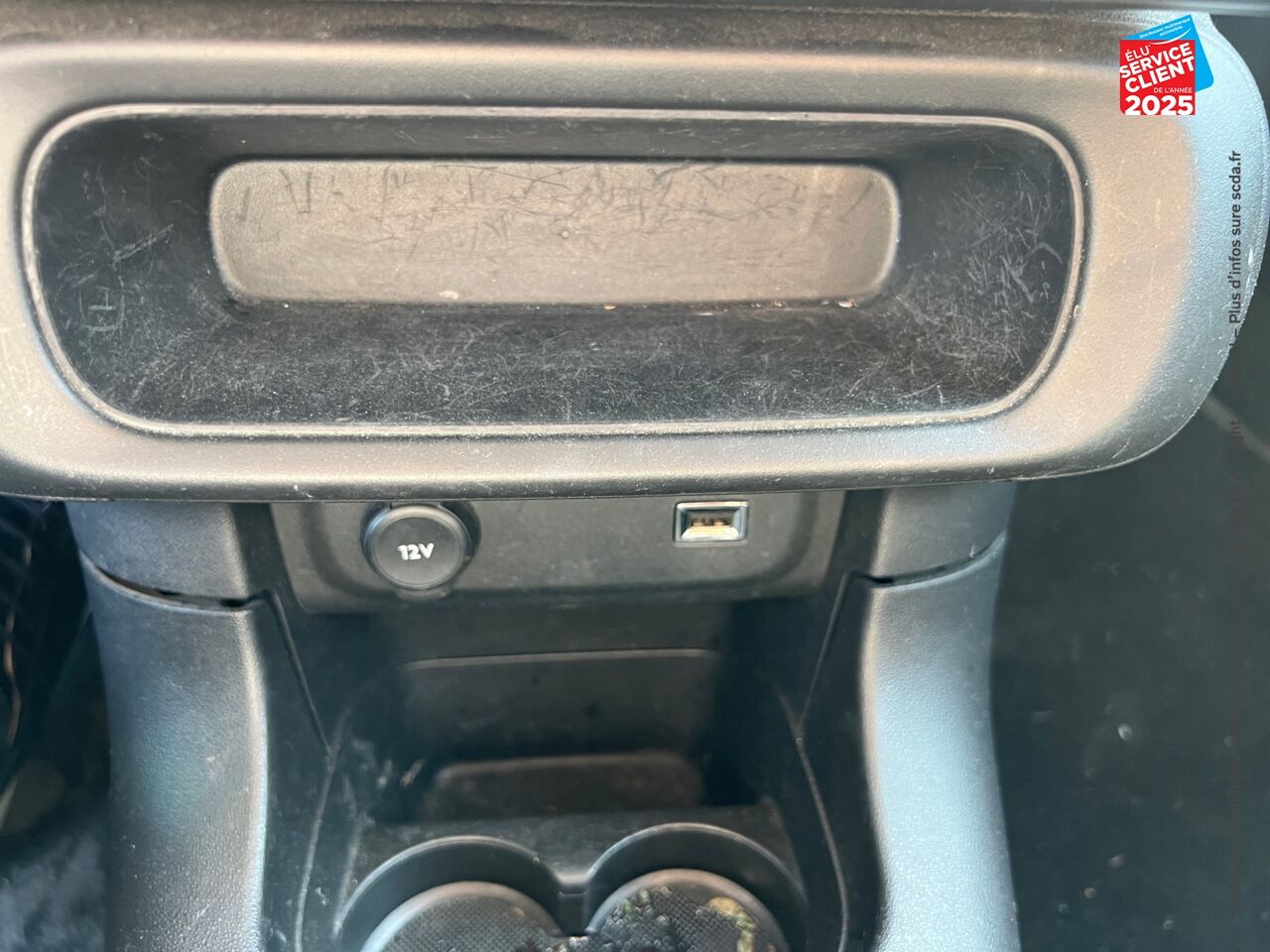 Véhicule d'occasion CITROEN C3 PURETECH 82CH GRAPHIC SS E6.D-TEMP chez Hyundai Epernay