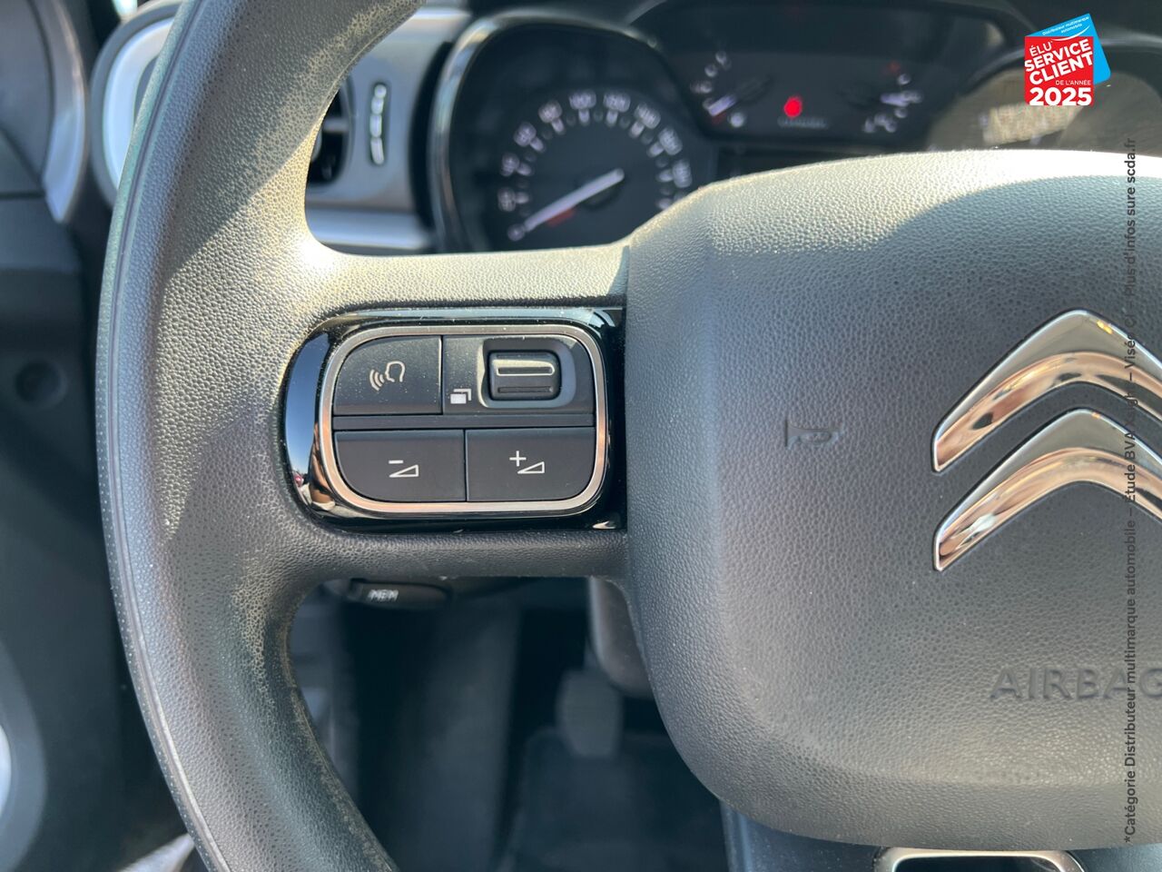 Véhicule d'occasion CITROEN C3 PURETECH 82CH GRAPHIC SS E6.D-TEMP chez Hyundai Epernay