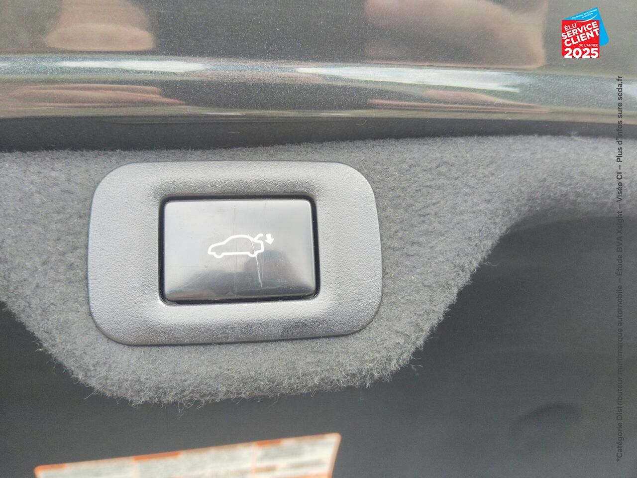 Véhicule d'occasion LEXUS ES 300H EXECUTIVE MY20 TOUVRANT SIEGCHAUF/VENTIL/CUIR VOLANT CHAUF CAMERA CARPLAY HUD chez HESS Automobile