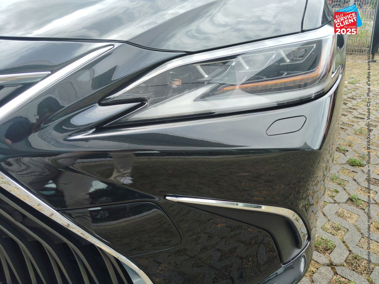 Véhicule d'occasion LEXUS ES 300H EXECUTIVE MY20 TOUVRANT SIEGCHAUF/VENTIL/CUIR VOLANT CHAUF CAMERA CARPLAY HUD chez HESS Automobile