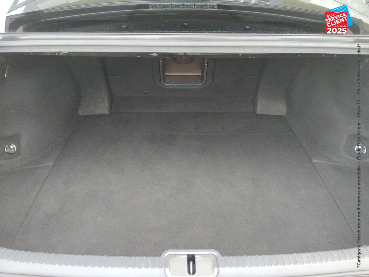 Véhicule d'occasion LEXUS ES 300H EXECUTIVE MY20 TOUVRANT SIEGCHAUF/VENTIL/CUIR VOLANT CHAUF CAMERA CARPLAY HUD chez HESS Automobile