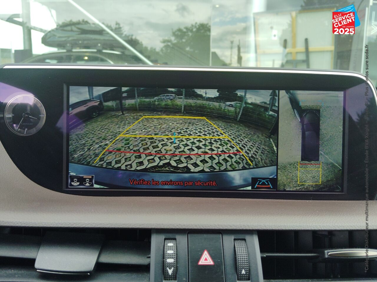 Véhicule d'occasion LEXUS ES 300H EXECUTIVE MY20 TOUVRANT SIEGCHAUF/VENTIL/CUIR VOLANT CHAUF CAMERA CARPLAY HUD chez HESS Automobile