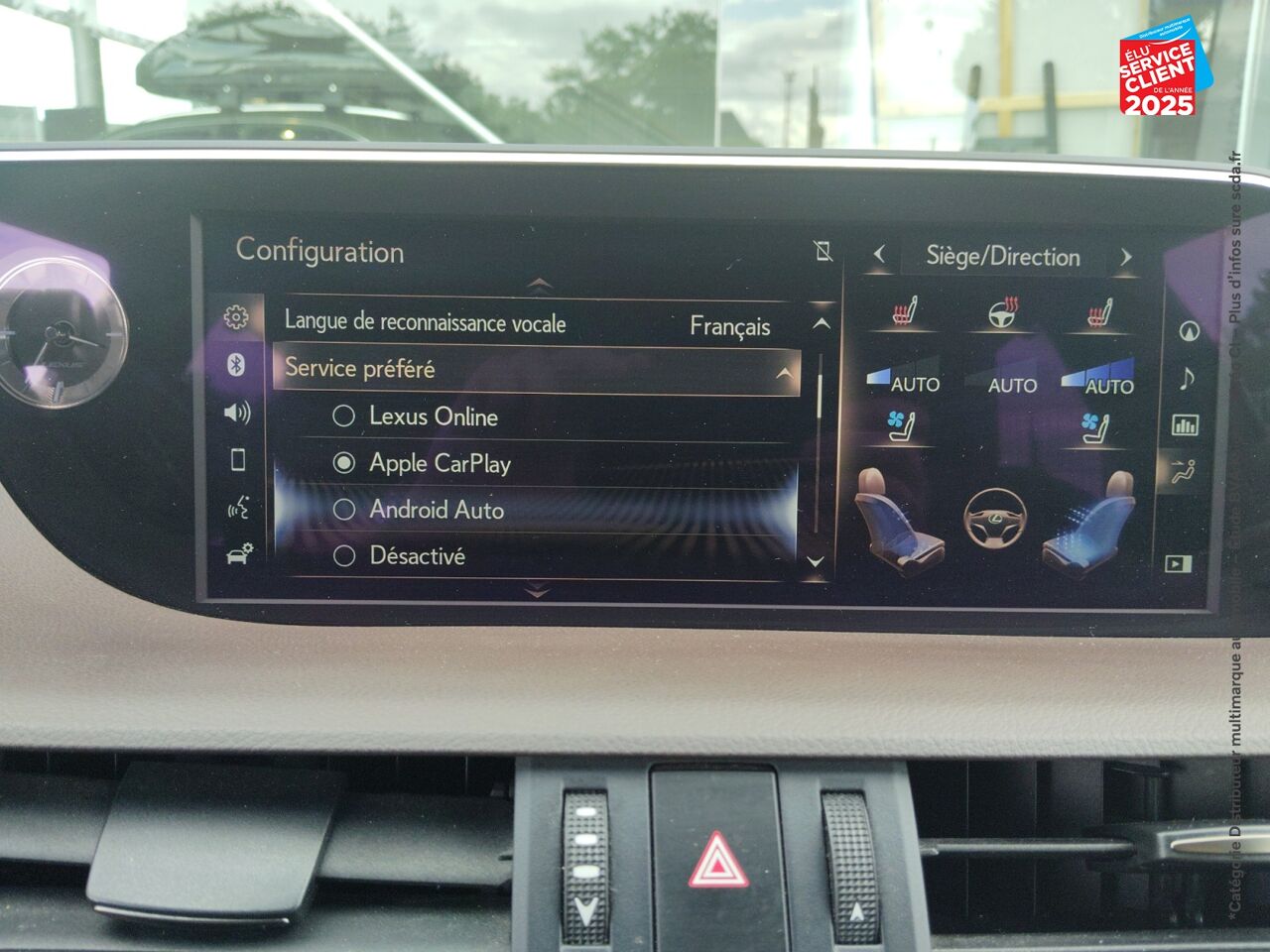 Véhicule d'occasion LEXUS ES 300H EXECUTIVE MY20 TOUVRANT SIEGCHAUF/VENTIL/CUIR VOLANT CHAUF CAMERA CARPLAY HUD chez HESS Automobile
