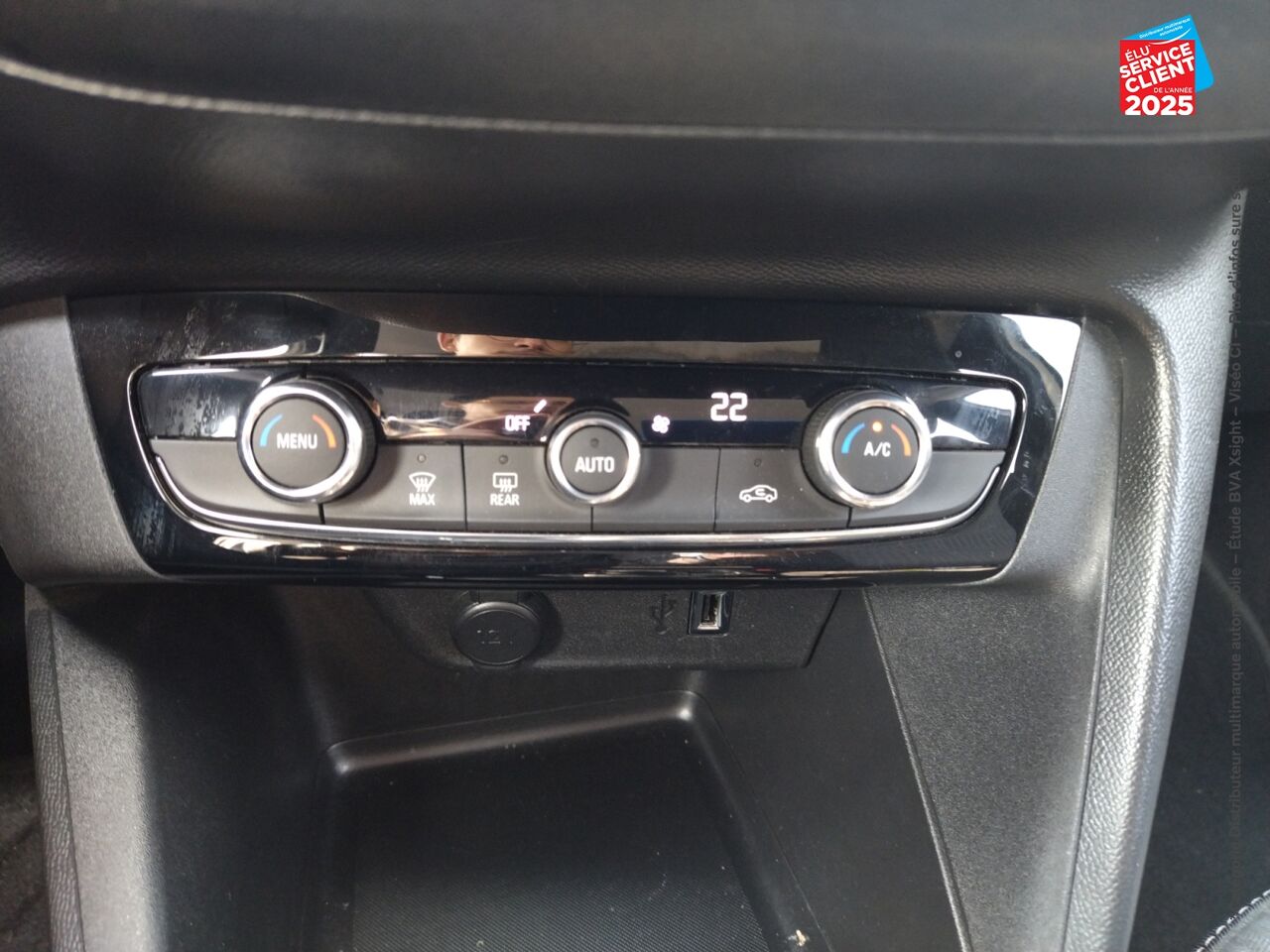 Véhicule d'occasion OPEL CORSA CORSA-E 136CH EDITION CAMERA chez Opel Besançon