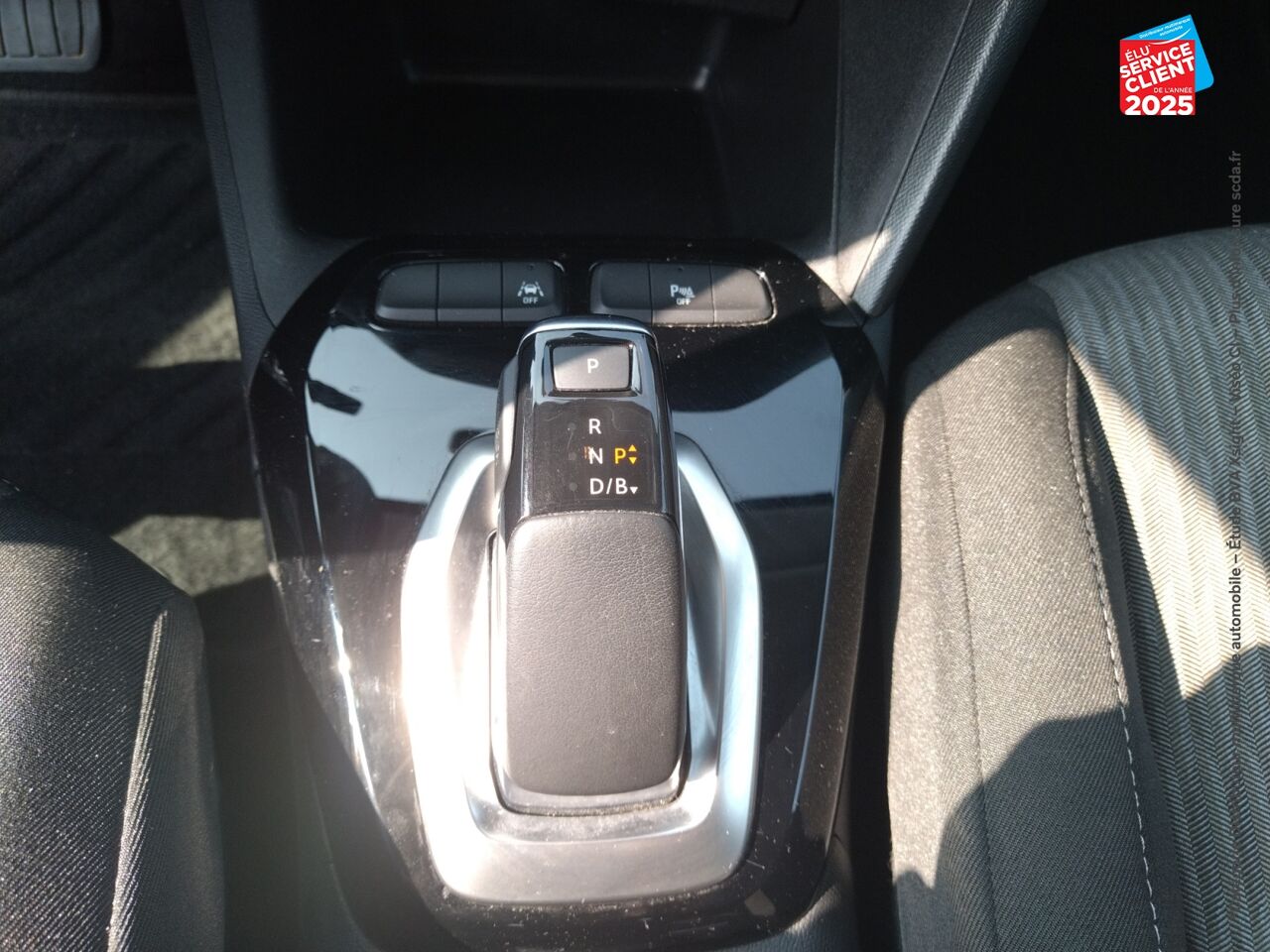 Véhicule d'occasion OPEL CORSA CORSA-E 136CH EDITION CAMERA chez Opel Besançon