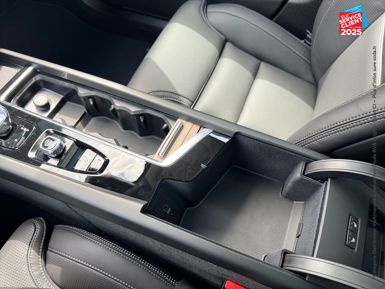 Véhicule neuf VOLVO XC60 XC60 XC60 ULTRA T6 AWD HYBRIDE RECHARGEABLE HYBRIDE RECHARGEABLE ESSENCE DARK chez Volvo Metz
