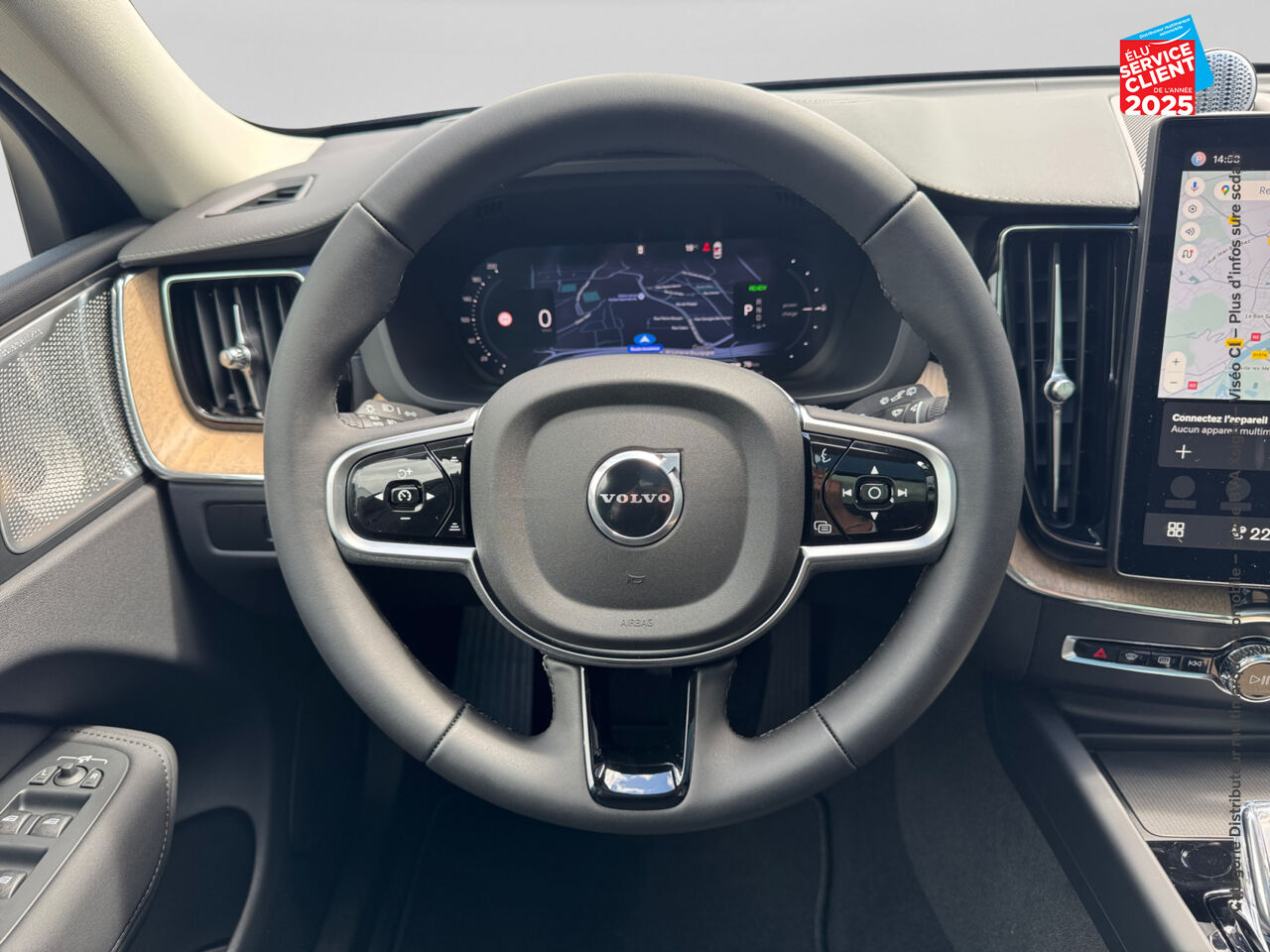 Véhicule neuf VOLVO XC60 XC60 XC60 ULTRA T6 AWD HYBRIDE RECHARGEABLE HYBRIDE RECHARGEABLE ESSENCE DARK chez Volvo Metz