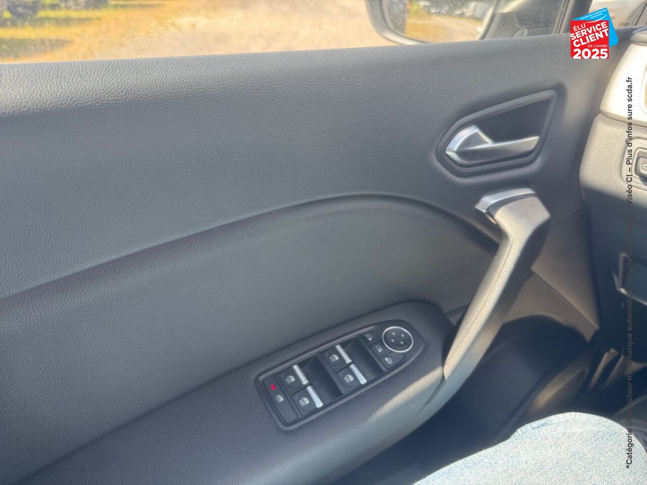 Véhicule d'occasion RENAULT CAPTUR 1.6 E-TECH PLUG-IN 160CH INTENS chez Nissan Strasbourg