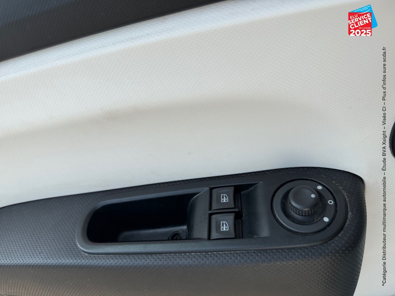 Véhicule d'occasion RENAULT TWINGO 1.0 SCE 75CH ZEN - 20 chez Renault Colmar