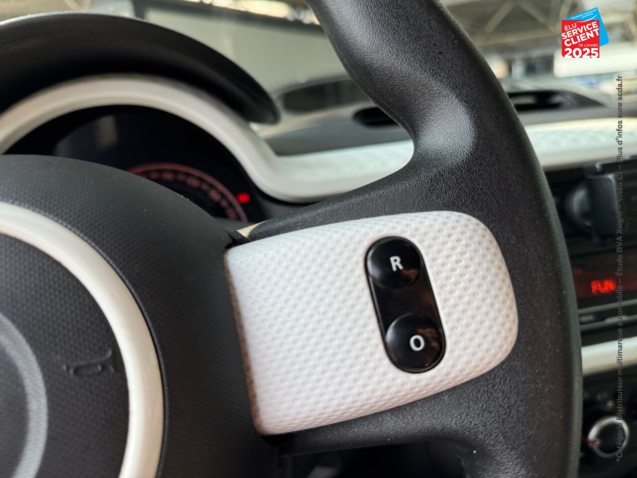 Véhicule d'occasion RENAULT TWINGO 1.0 SCE 75CH ZEN - 20 chez Renault Colmar