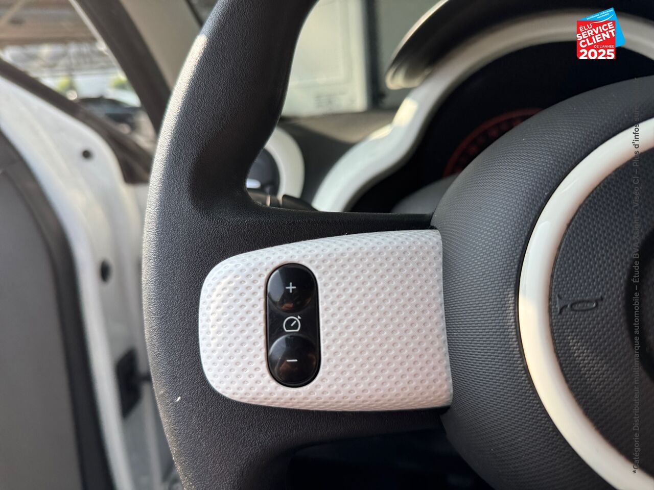 Véhicule d'occasion RENAULT TWINGO 1.0 SCE 75CH ZEN - 20 chez Renault Colmar