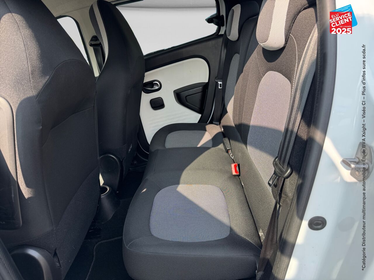 Véhicule d'occasion RENAULT TWINGO 1.0 SCE 75CH ZEN - 20 chez Renault Colmar