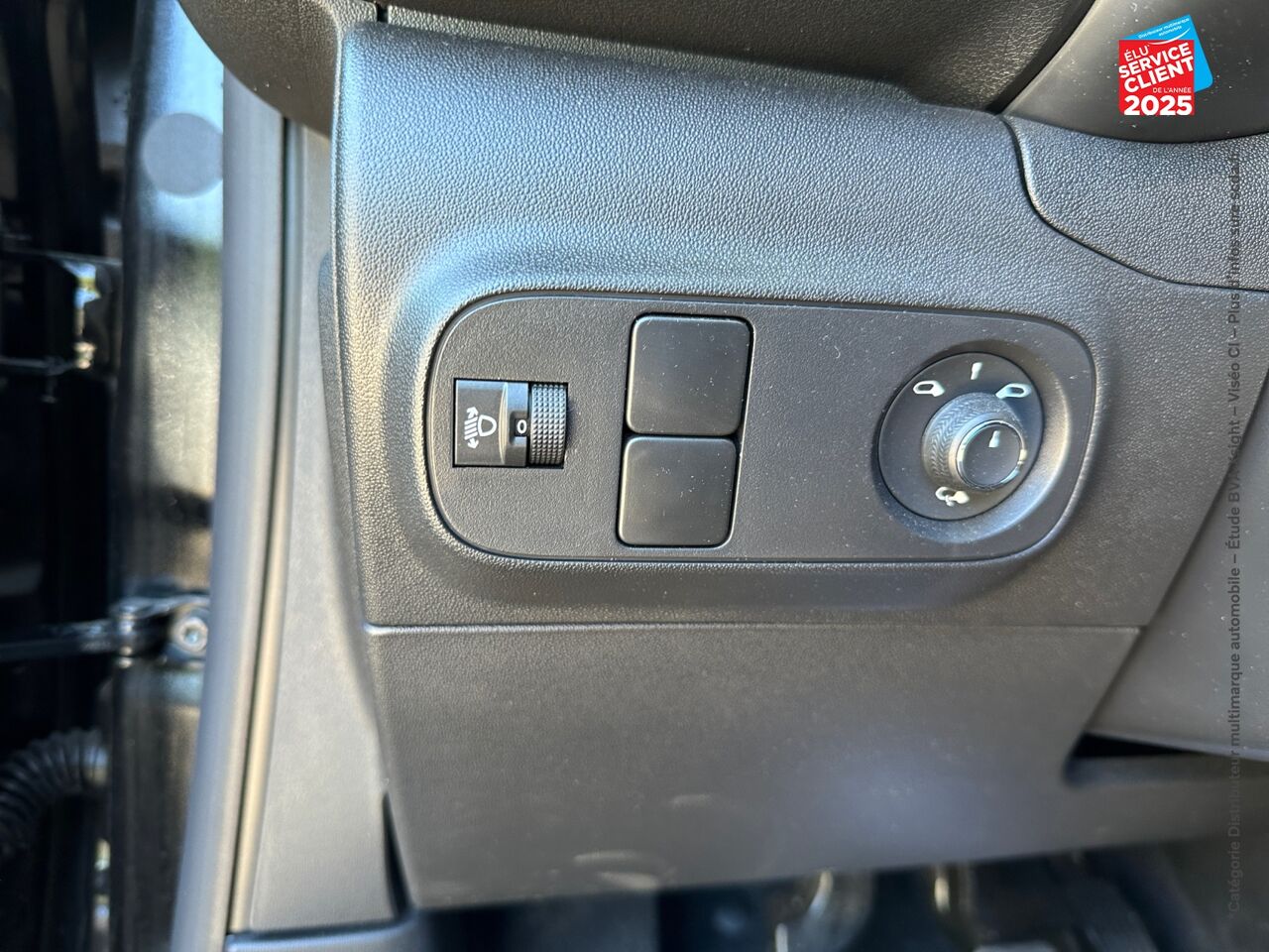 Véhicule d'occasion CITROEN C3 1.5 BLUEHDI 100CH SS C-SERIES E6.D chez Toyota Bar le Duc