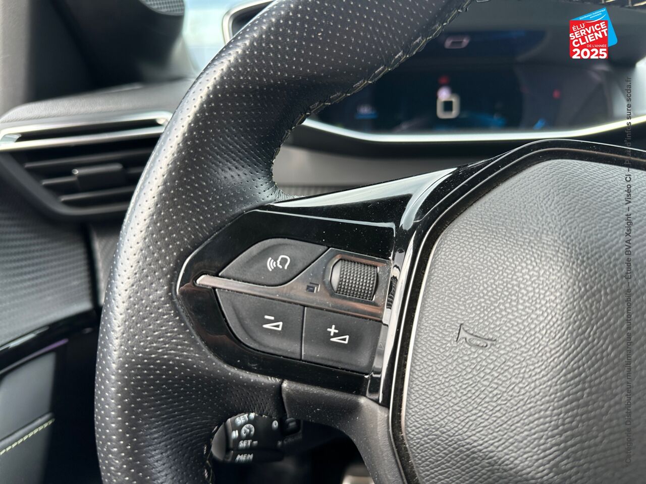 Véhicule d'occasion PEUGEOT 208 1.2 PURETECH 100CH SS GT LINE chez Toyota Bar le Duc