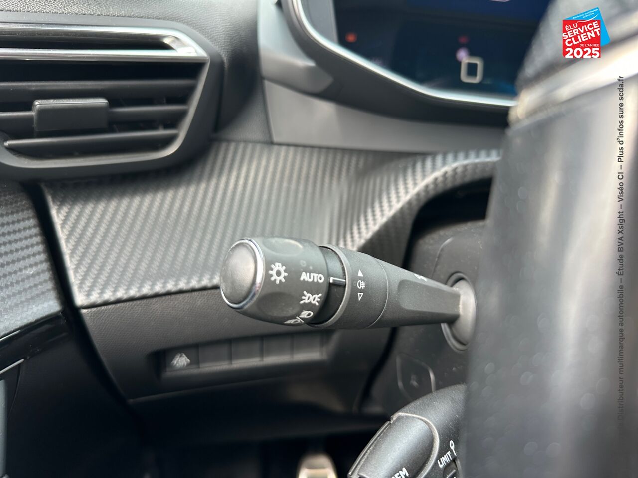 Véhicule d'occasion PEUGEOT 208 1.2 PURETECH 100CH SS GT LINE chez Toyota Bar le Duc