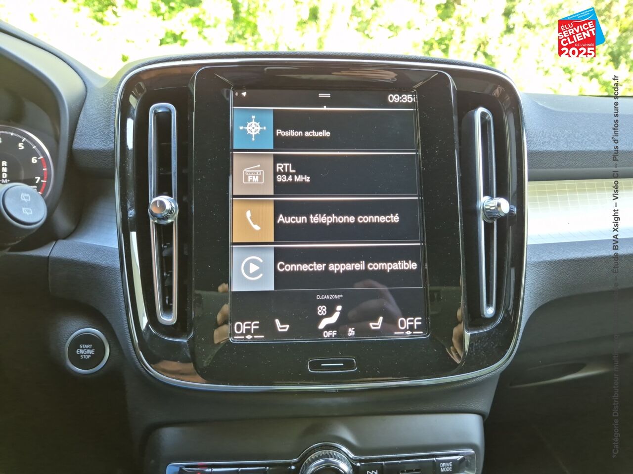 Véhicule d'occasion VOLVO XC40 T2 129CH MOMENTUM BUSINESS GEARTRONIC 8 chez Volvo Epernay
