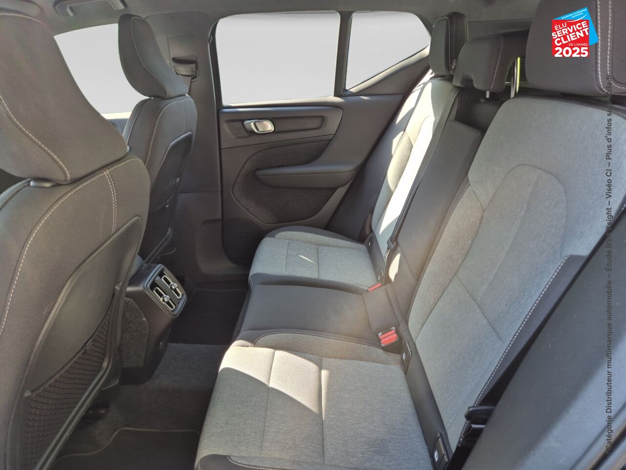 Véhicule d'occasion VOLVO XC40 T2 129CH MOMENTUM BUSINESS GEARTRONIC 8 chez Volvo Epernay
