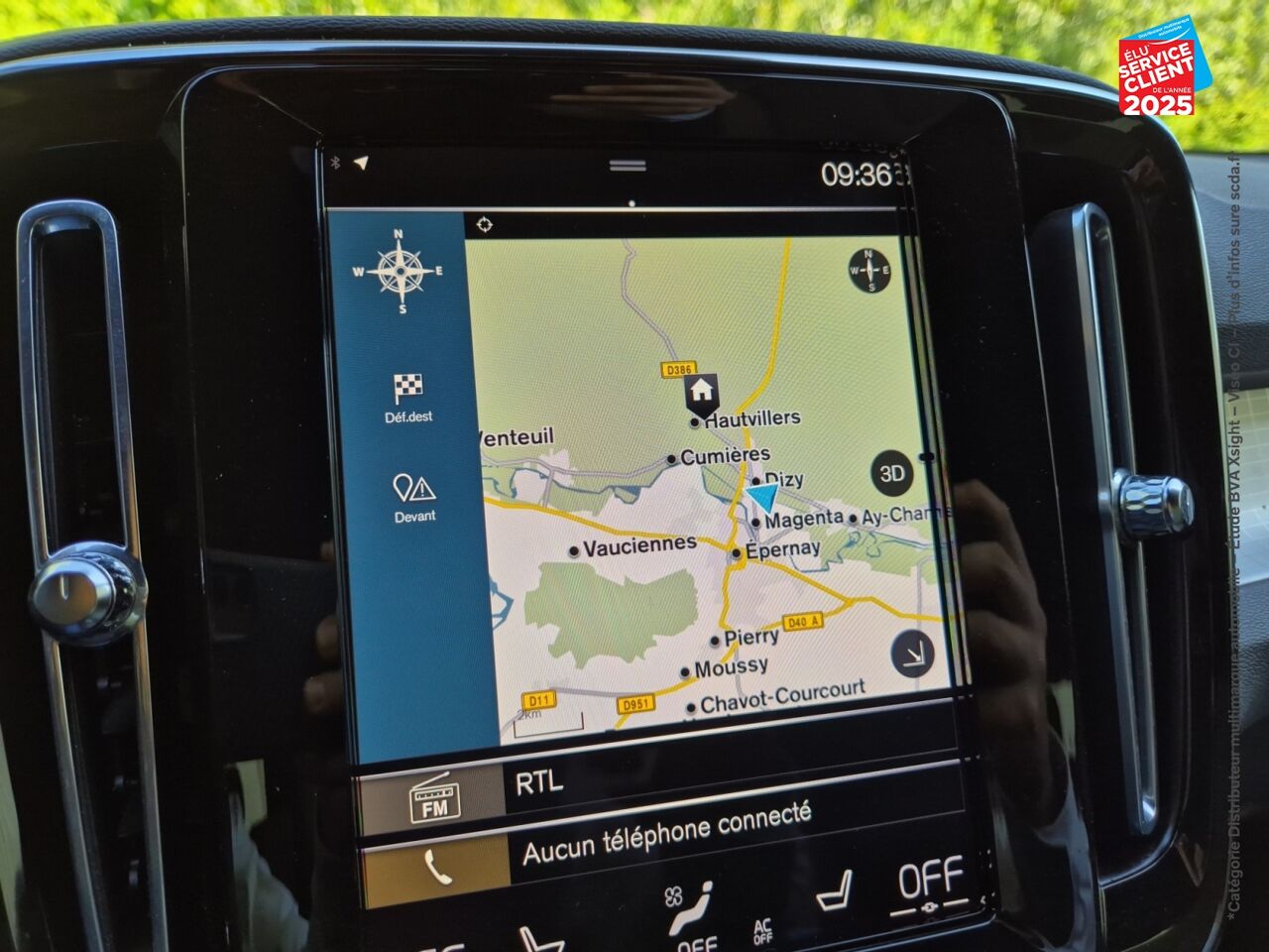 Véhicule d'occasion VOLVO XC40 T2 129CH MOMENTUM BUSINESS GEARTRONIC 8 chez Volvo Epernay