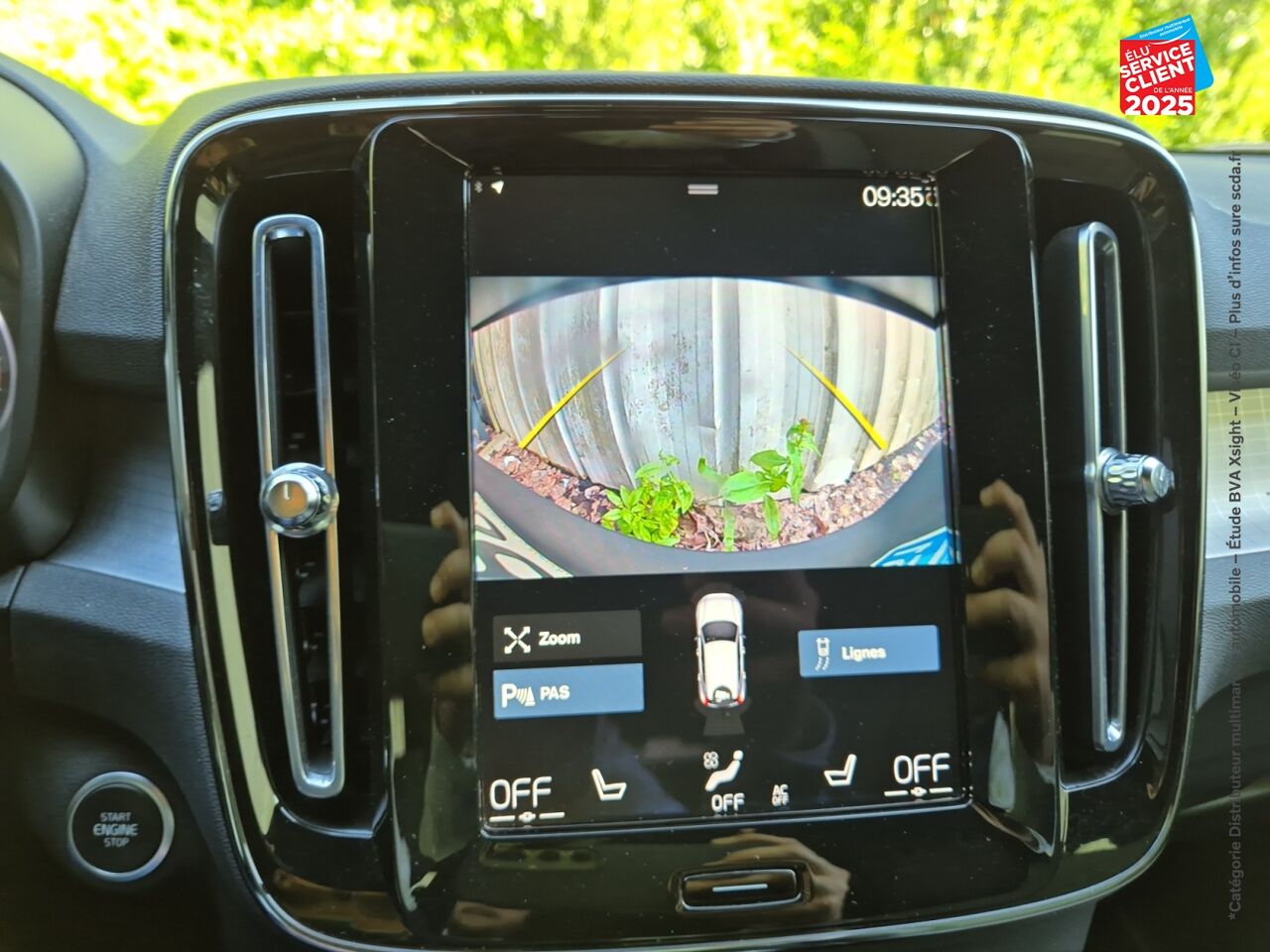 Véhicule d'occasion VOLVO XC40 T2 129CH MOMENTUM BUSINESS GEARTRONIC 8 chez Volvo Epernay