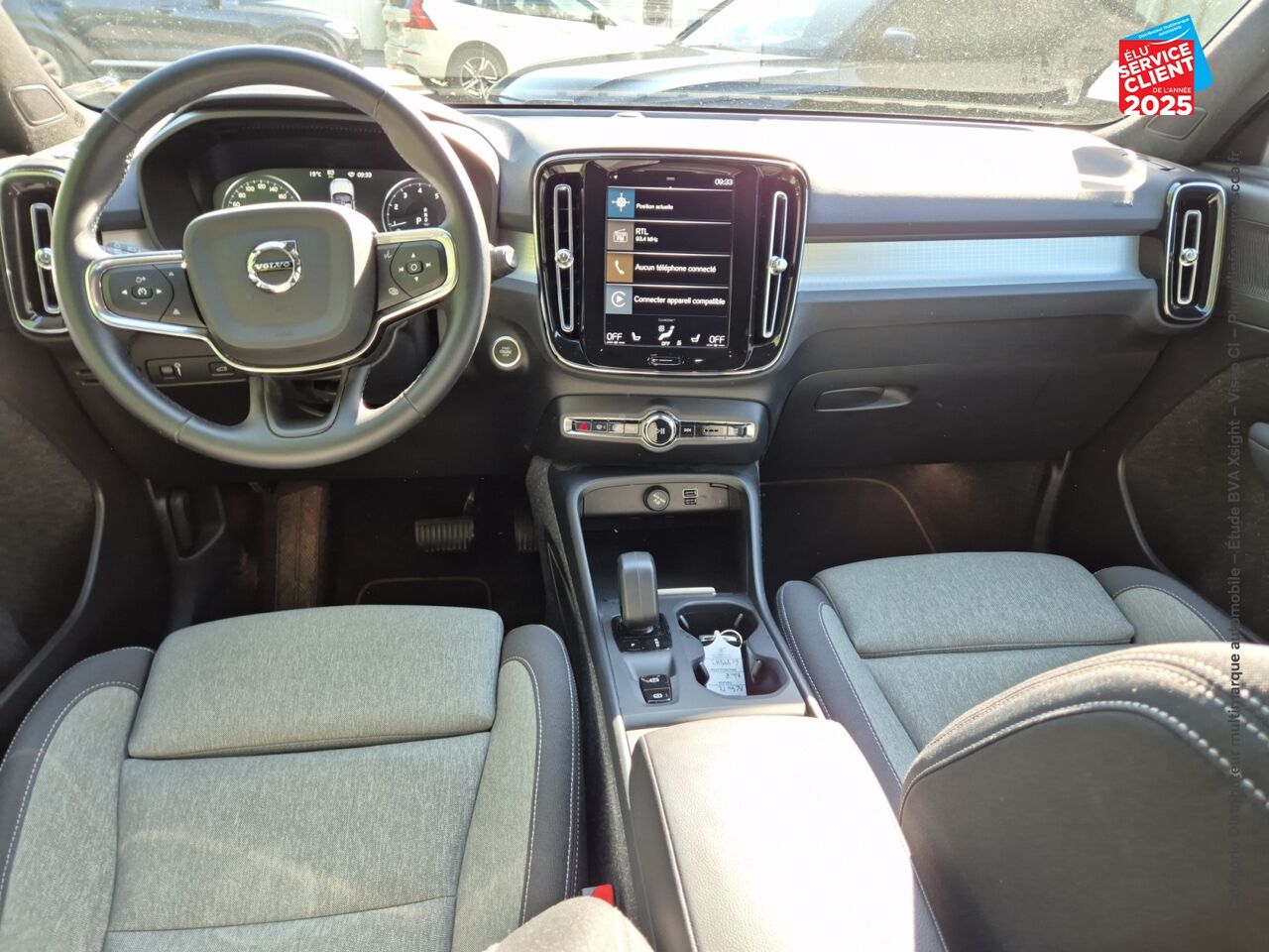 Véhicule d'occasion VOLVO XC40 T2 129CH MOMENTUM BUSINESS GEARTRONIC 8 chez Volvo Epernay