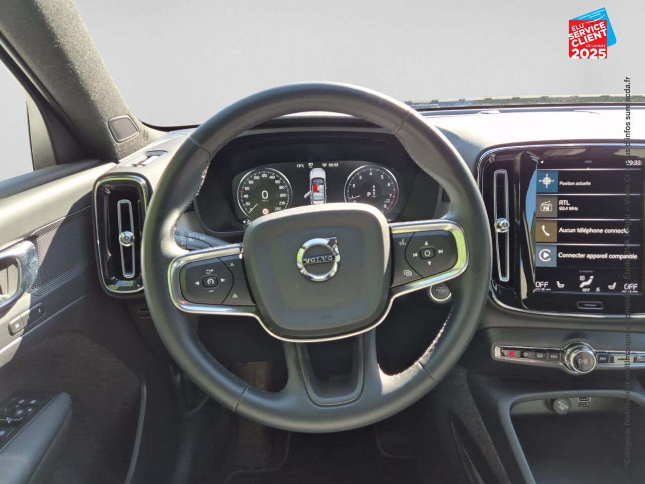 Véhicule d'occasion VOLVO XC40 T2 129CH MOMENTUM BUSINESS GEARTRONIC 8 chez Volvo Epernay