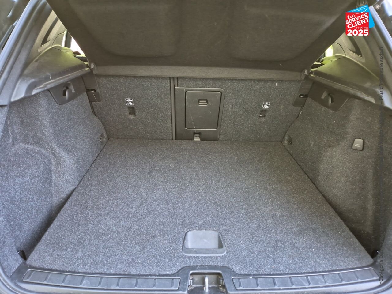 Véhicule d'occasion VOLVO XC40 T2 129CH MOMENTUM BUSINESS GEARTRONIC 8 chez Volvo Epernay