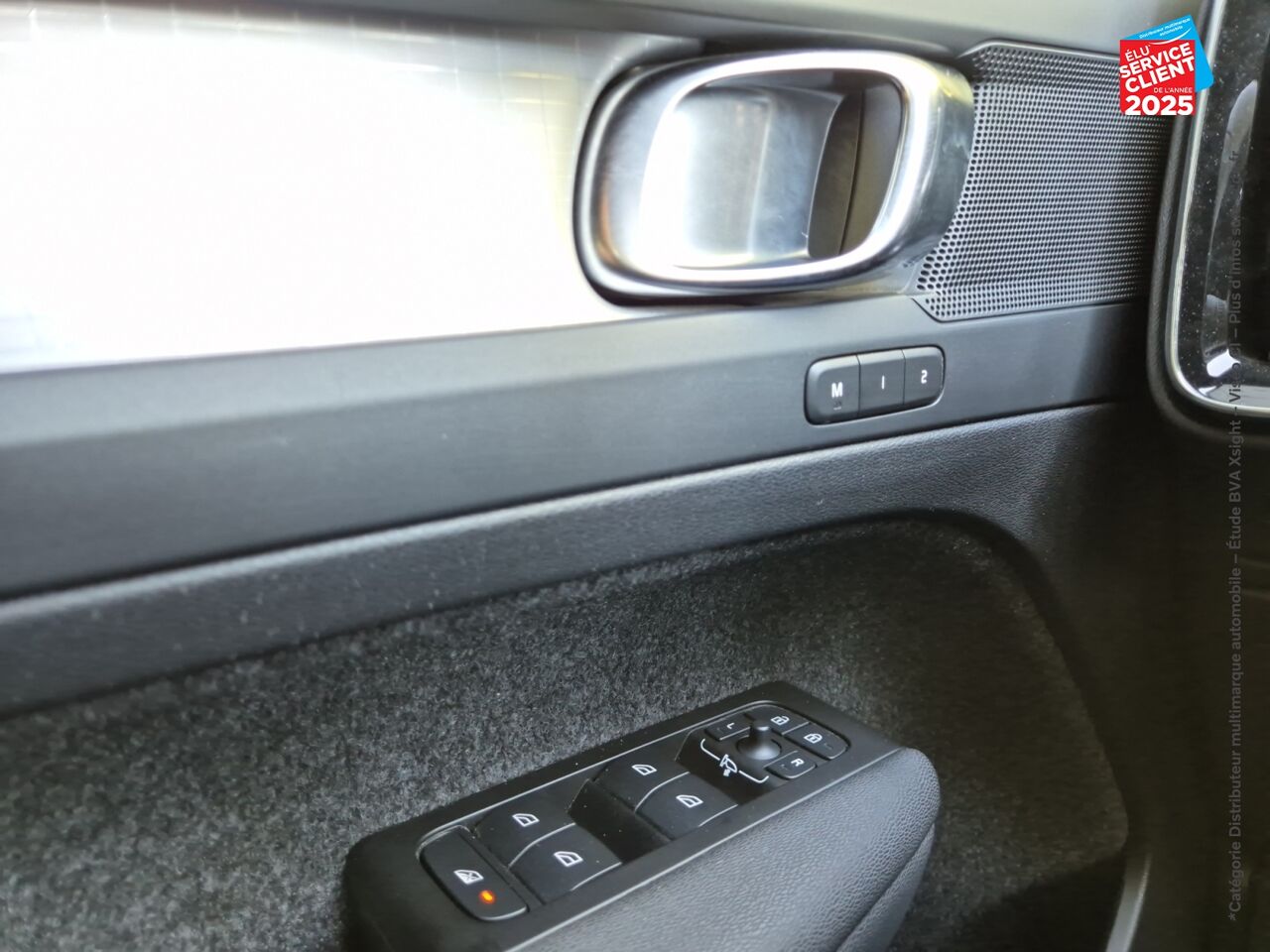 Véhicule d'occasion VOLVO XC40 T2 129CH MOMENTUM BUSINESS GEARTRONIC 8 chez Volvo Epernay