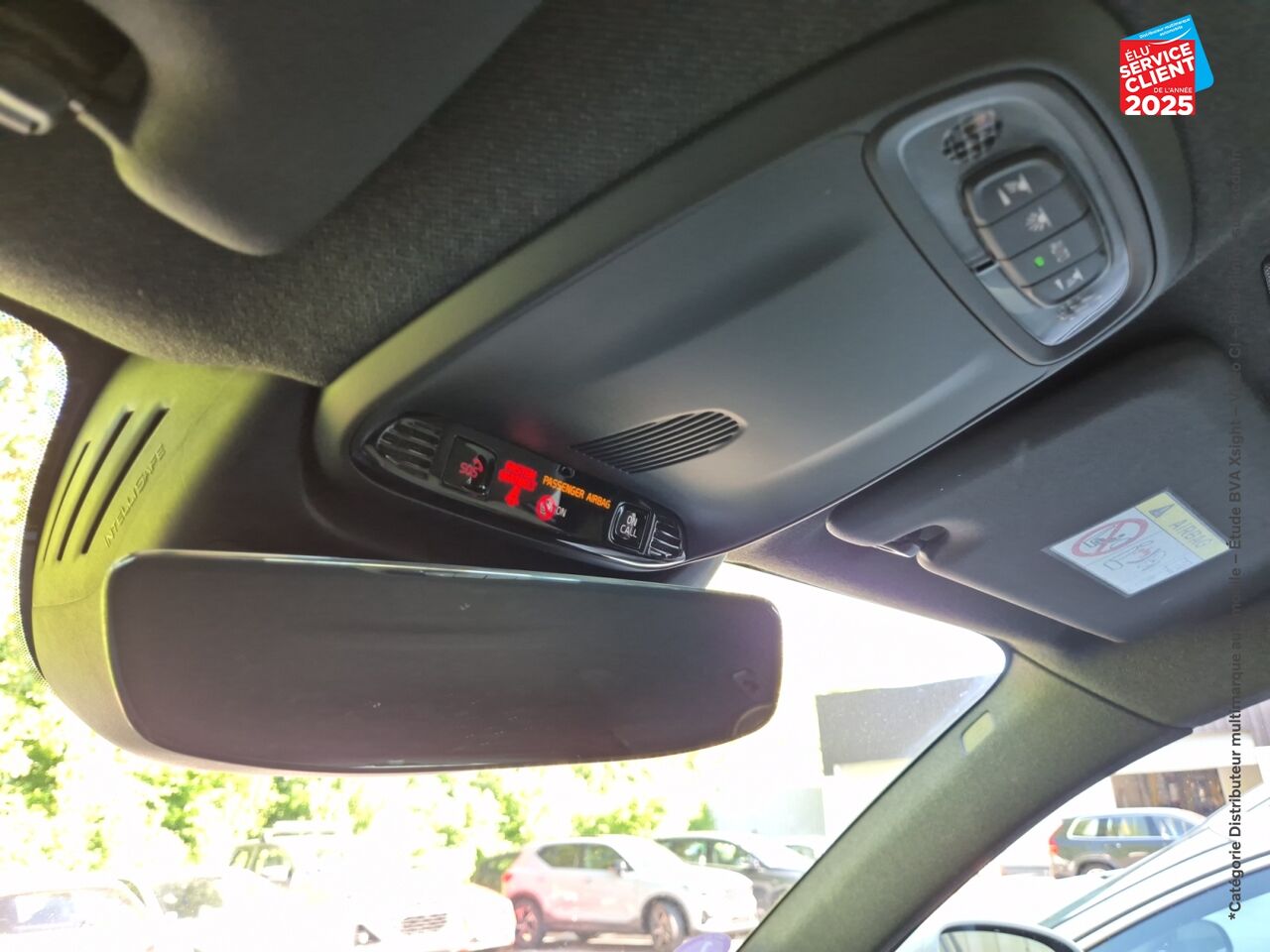 Véhicule d'occasion VOLVO XC40 T2 129CH MOMENTUM BUSINESS GEARTRONIC 8 chez Volvo Epernay