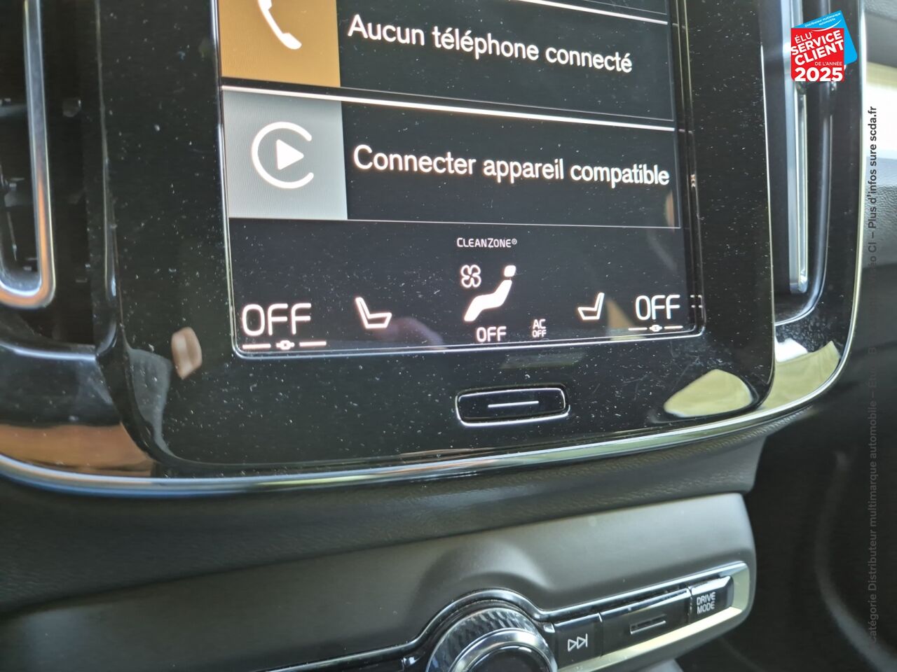 Véhicule d'occasion VOLVO XC40 T2 129CH MOMENTUM BUSINESS GEARTRONIC 8 chez Volvo Epernay