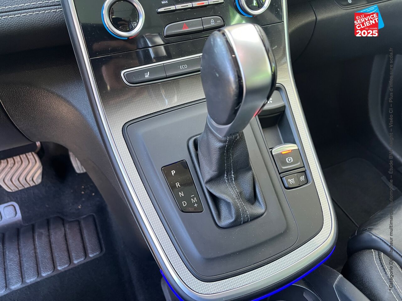 Véhicule d'occasion RENAULT SCENIC 1.7 BLUE DCI 150CH INITIALE PARIS EDC chez Renault Saint-Louis