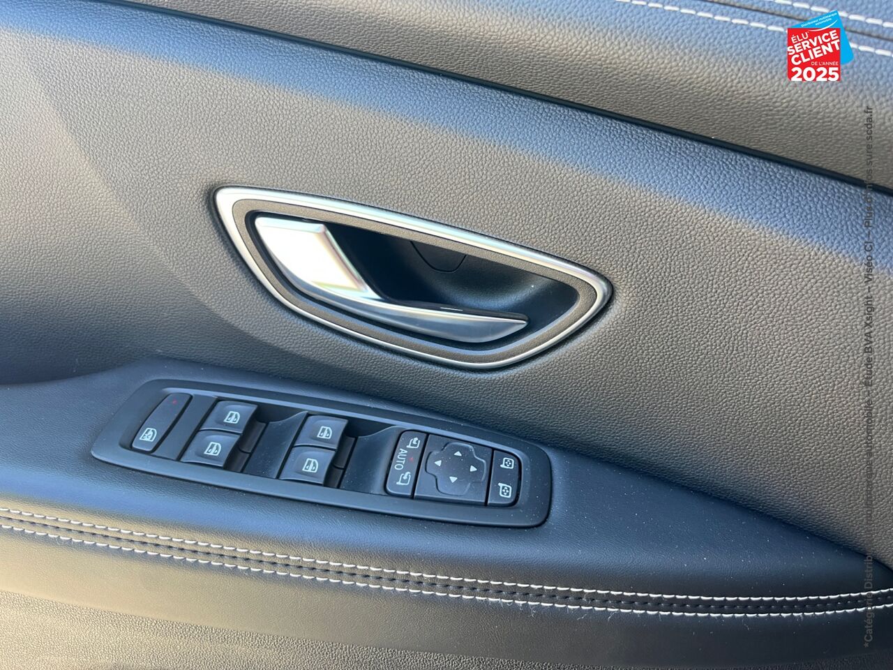 Véhicule d'occasion RENAULT SCENIC 1.7 BLUE DCI 150CH INITIALE PARIS EDC chez Renault Saint-Louis