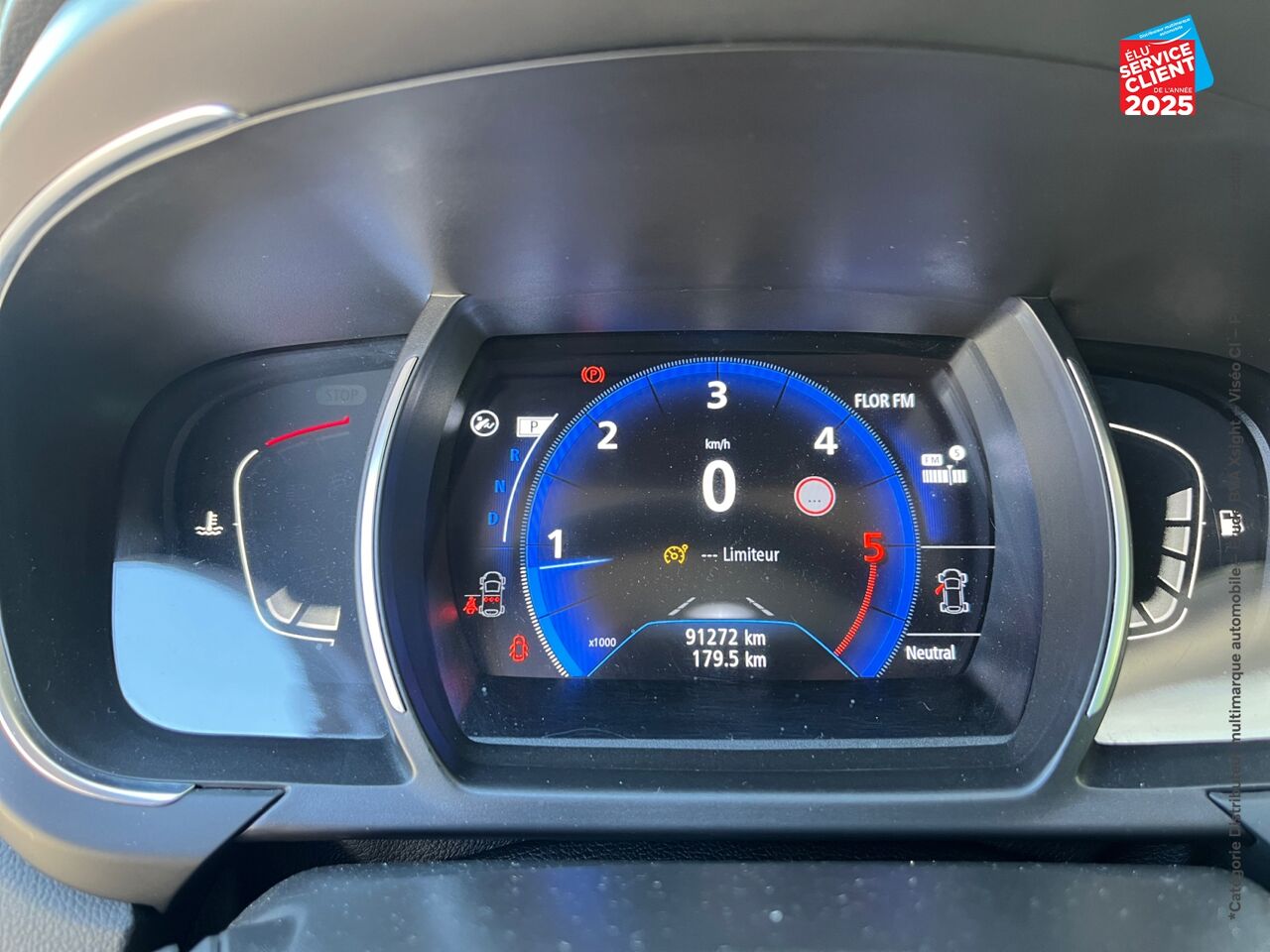 Véhicule d'occasion RENAULT SCENIC 1.7 BLUE DCI 150CH INITIALE PARIS EDC chez Renault Saint-Louis