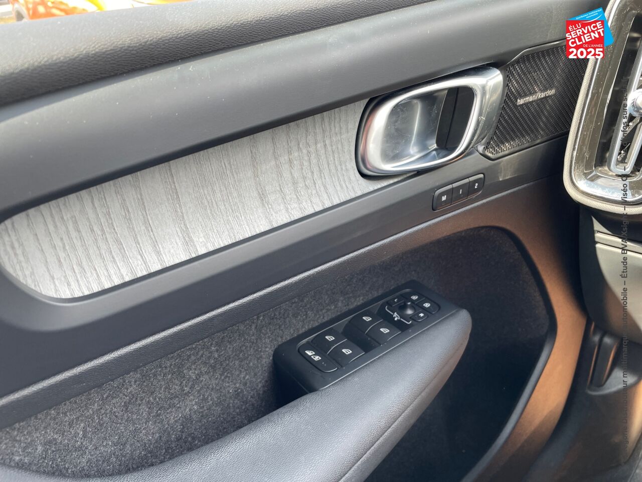 Véhicule d'occasion VOLVO XC40 B3 163CH PLUS DCT 7 chez Volvo Epernay