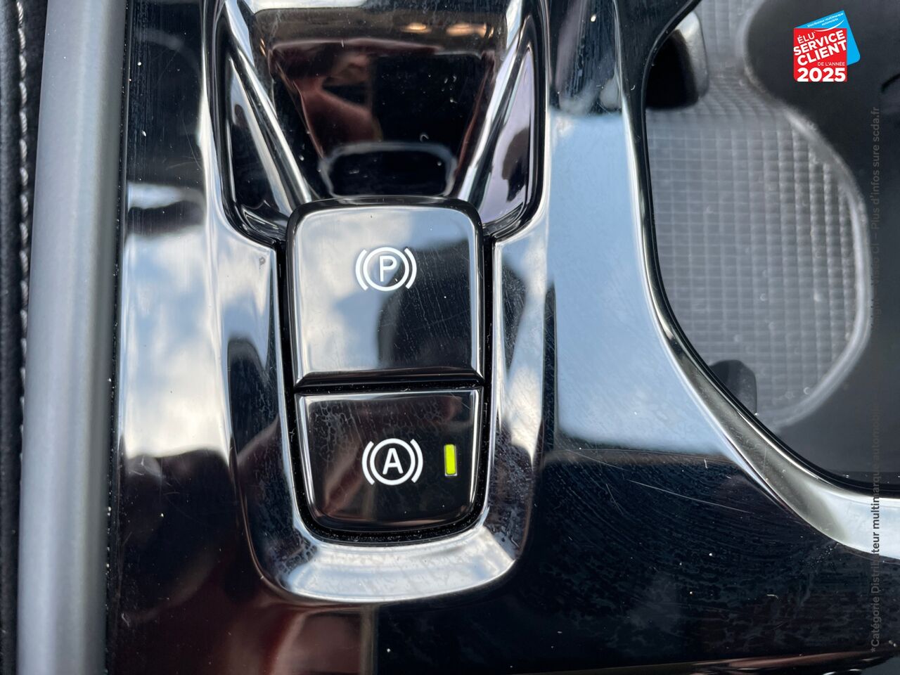 Véhicule d'occasion VOLVO XC40 B3 163CH PLUS DCT 7 chez Volvo Epernay