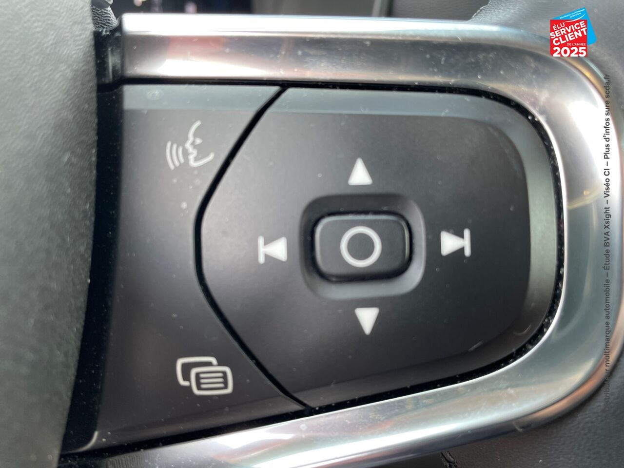 Véhicule d'occasion VOLVO XC40 B3 163CH PLUS DCT 7 chez Volvo Epernay