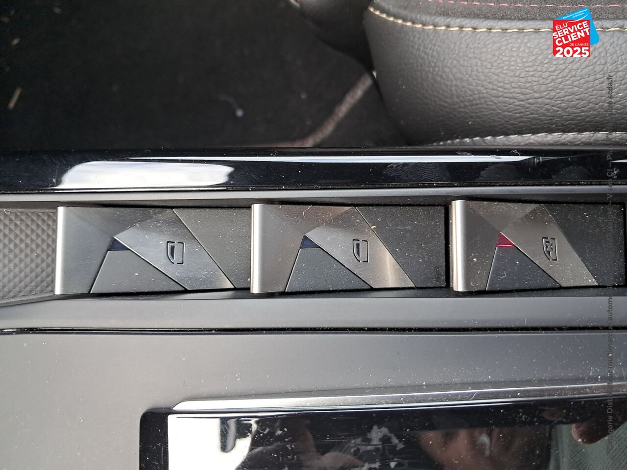 Véhicule d'occasion DS DS 3 CROSSBACK PURETECH 130CH PERFORMANCE LINE AUTOMATIQUE chez Volvo Chalons