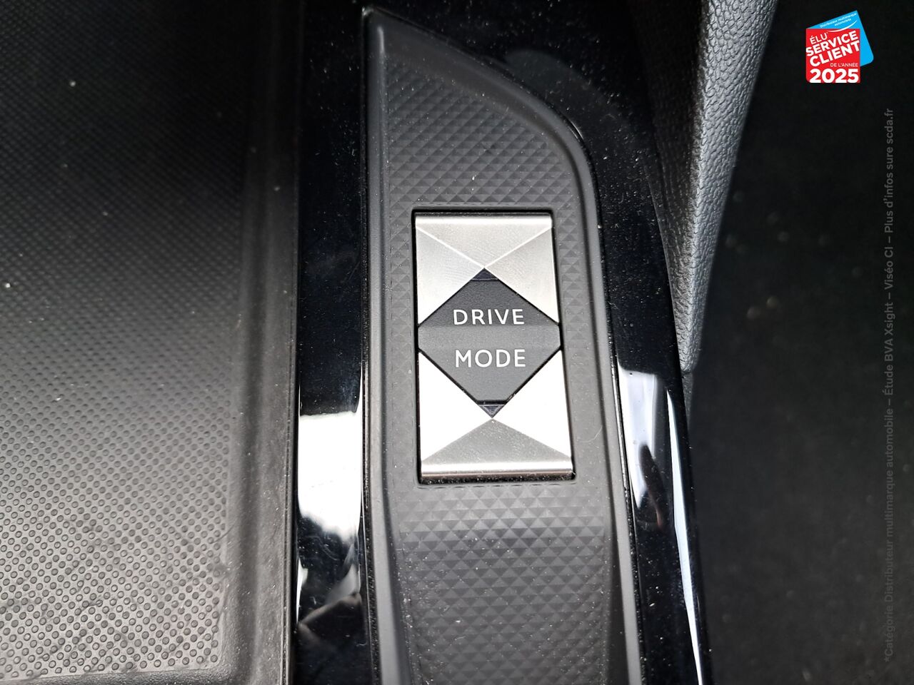 Véhicule d'occasion DS DS 3 CROSSBACK PURETECH 130CH PERFORMANCE LINE AUTOMATIQUE chez Volvo Chalons