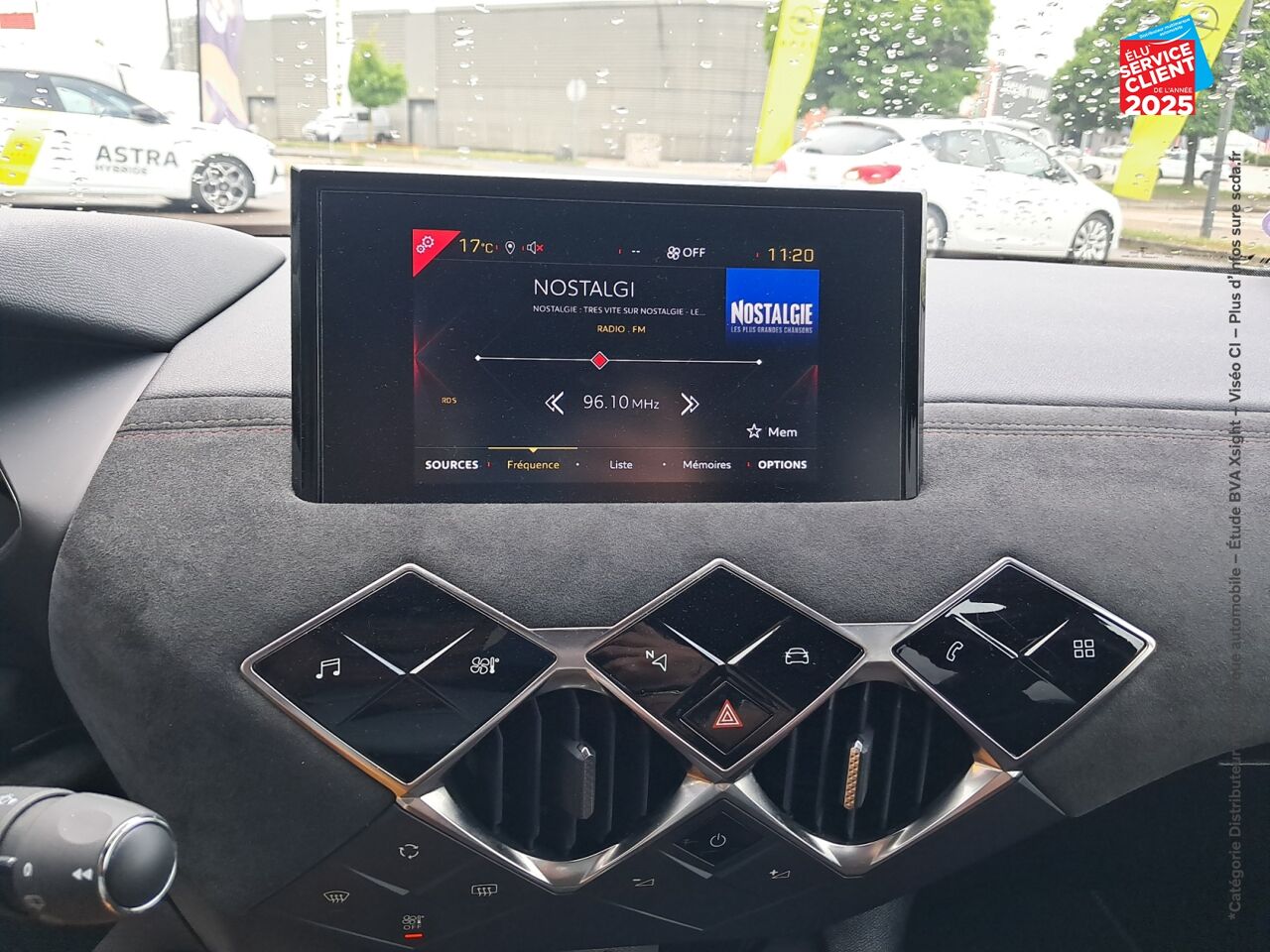 Véhicule d'occasion DS DS 3 CROSSBACK PURETECH 130CH PERFORMANCE LINE AUTOMATIQUE chez Volvo Chalons