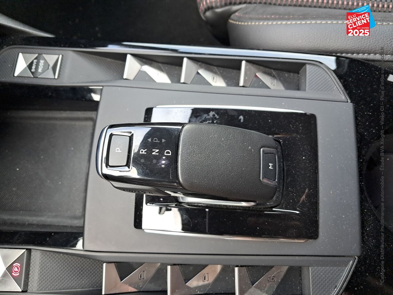 Véhicule d'occasion DS DS 3 CROSSBACK PURETECH 130CH PERFORMANCE LINE AUTOMATIQUE chez Volvo Chalons