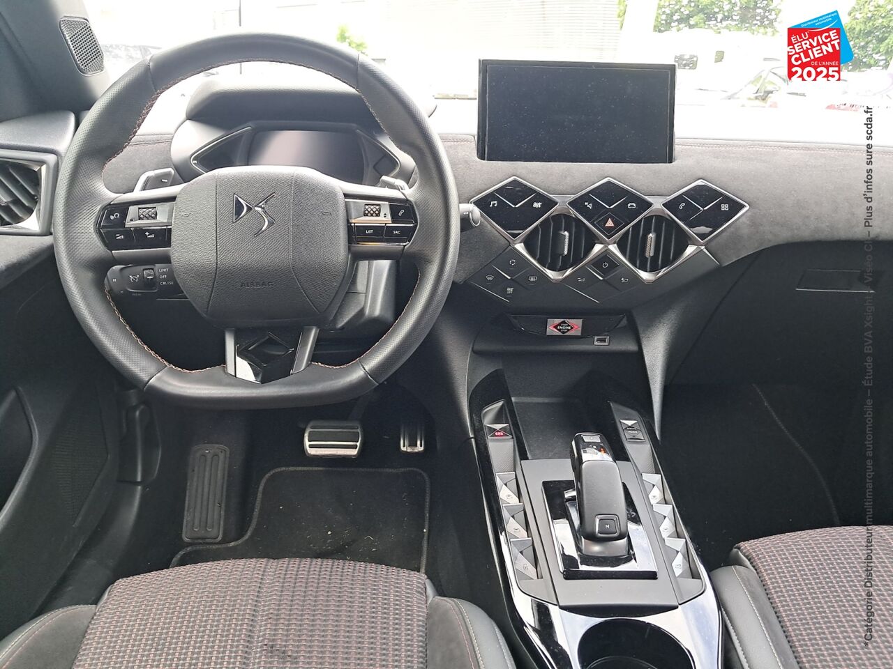 Véhicule d'occasion DS DS 3 CROSSBACK PURETECH 130CH PERFORMANCE LINE AUTOMATIQUE chez Volvo Chalons