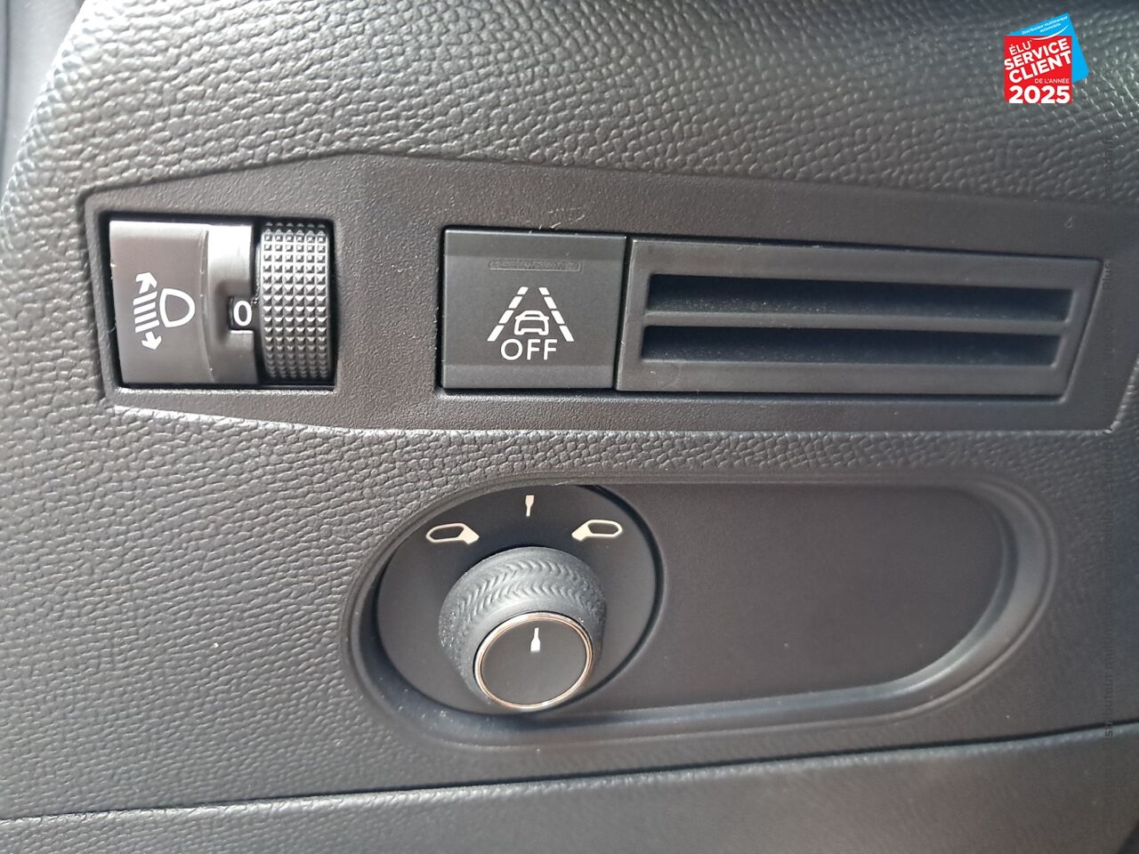Véhicule d'occasion DS DS 3 CROSSBACK PURETECH 130CH PERFORMANCE LINE AUTOMATIQUE chez Volvo Chalons