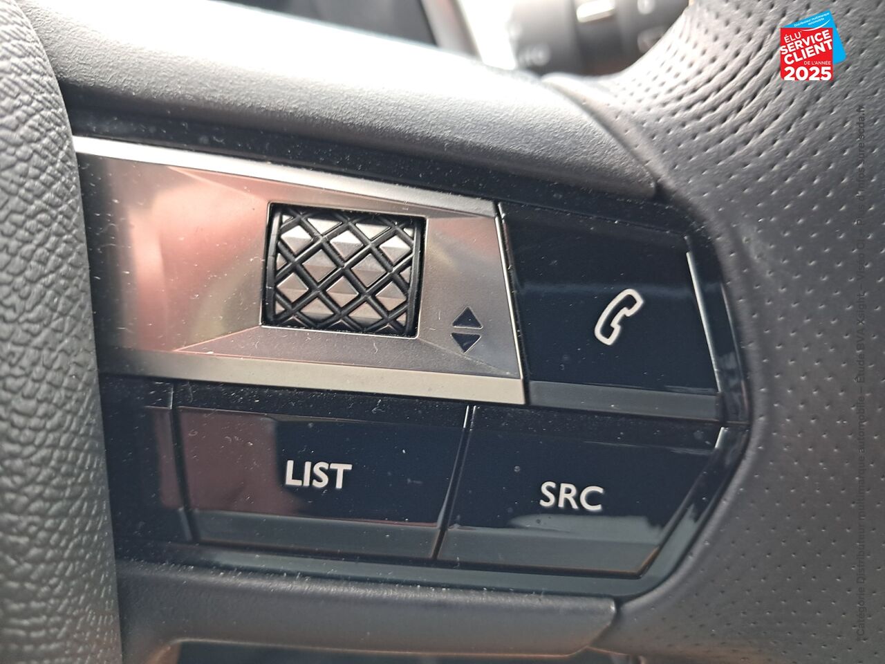 Véhicule d'occasion DS DS 3 CROSSBACK PURETECH 130CH PERFORMANCE LINE AUTOMATIQUE chez Volvo Chalons